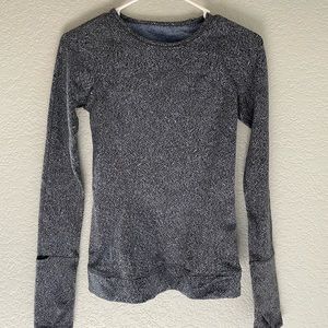 Lululemon grey long sleeve fitted shirt with thumb holes